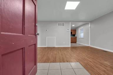 Main picture of 897 Exeter Rd