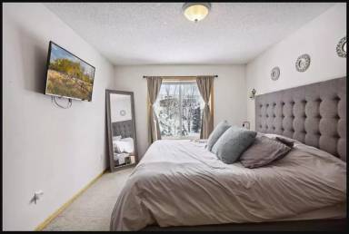 Main picture of 457 Meadow Ln