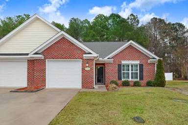Main picture of 120 Oxford Dr