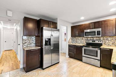 Main picture of 3227 Jasmine St