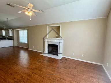 Main picture of 2071 Village Ln