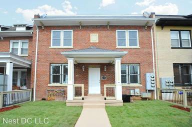 Main picture of 1714 W Virginia Ave NE