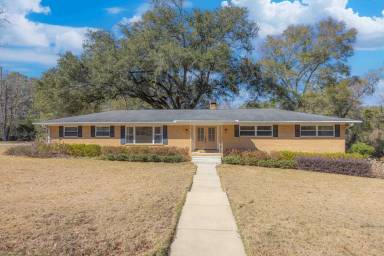 Main picture of 202 Confederate Dr N