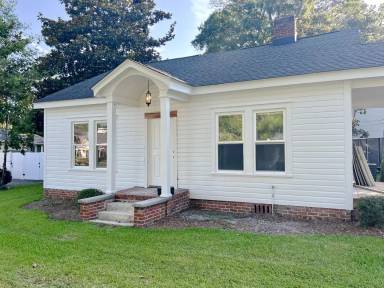 Main picture of 1300 Main St