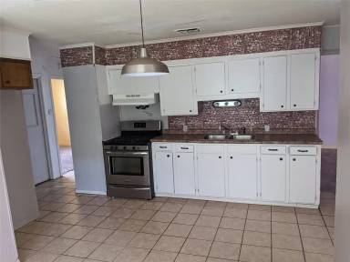 Main picture of 5213 Ellison St