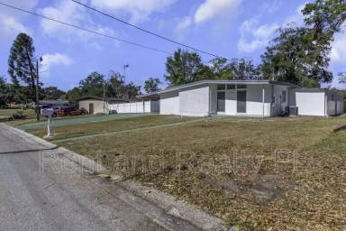 Main picture of 3504 E Knollwood St