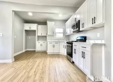 Main picture of 15 Manomet St