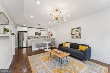 Main picture of 718 Jackson St NE