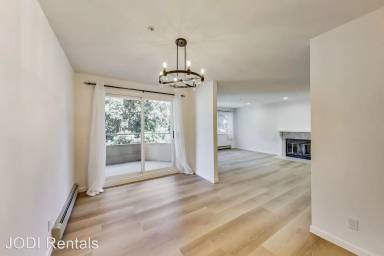 Main picture of 695 Monterey Blvd