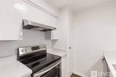 Main picture of River Oaks Condominiums