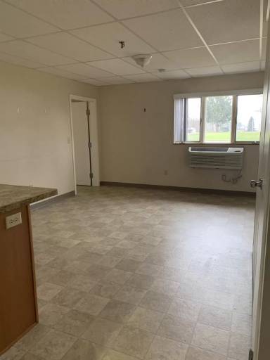 Main picture of 952 W Walnut St