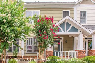 Main picture of 787 S Poplar St