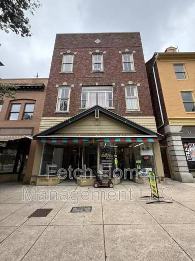 Main picture of 49 W Market St