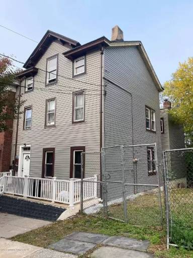 Main picture of 77 York Ave