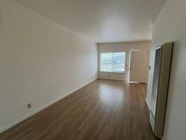 Main picture of 365 Surf St