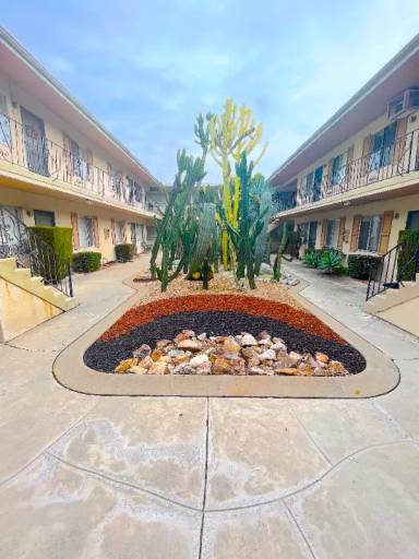 Main picture of 850 S Rosemead Blvd