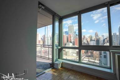 Main picture of 445 W 37th St