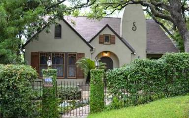 Main picture of 2826 San Gabriel St