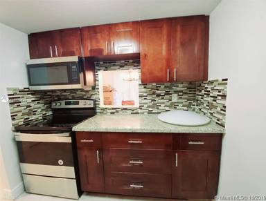 Main picture of Promenade Condominium at Kendall Lakes