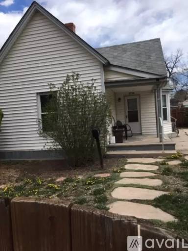 Main picture of 1716 W Cucharras St