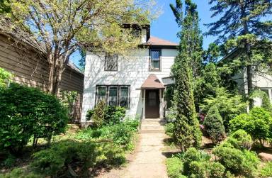 Main picture of 1215 8th St SE