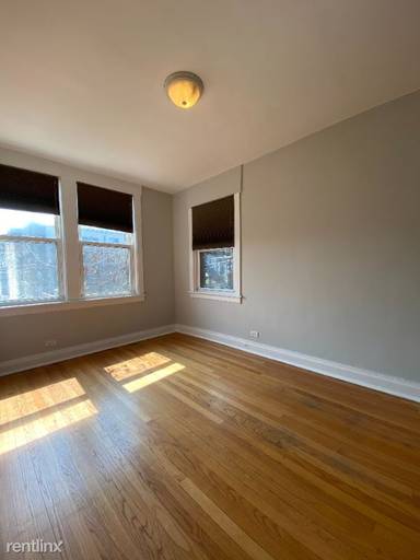 Main picture of 1743 W Roscoe St