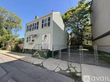 Main picture of 164 Bowen St