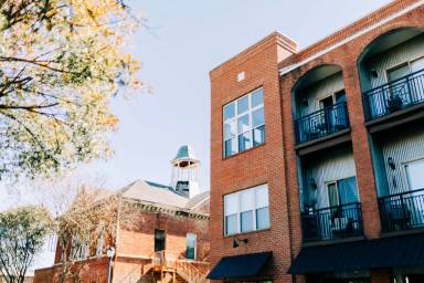 Main picture of 135 S Lee St