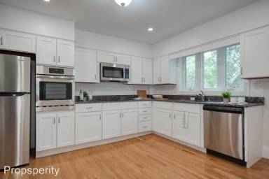 Main picture of 30 Goden St