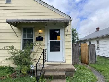 Main picture of 230 S Oakland Ave