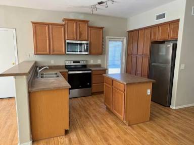 Main picture of 4225 W Irwin Ave
