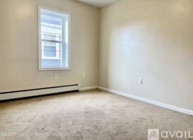 Main picture of 537 Hickory St