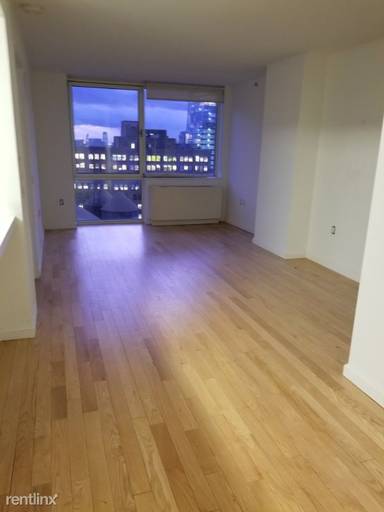 Main picture of 448 W 37th St