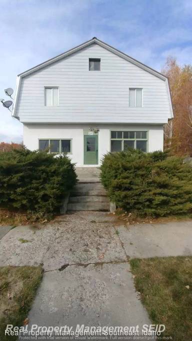Main picture of 207 E Main St