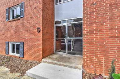 Main picture of 400 Queens Rd