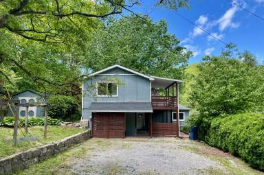 Main picture of 86 Chestnut Hill Rd