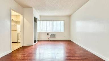 Main picture of 917 S Kenmore Ave