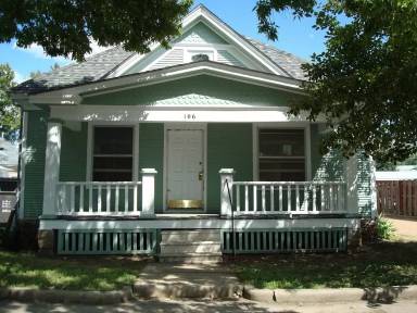 Main picture of 106 N Phillips Ave