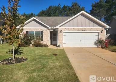 Main picture of 136 Sourwood Ln