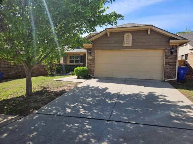 Main picture of 3012 Queenston Ave