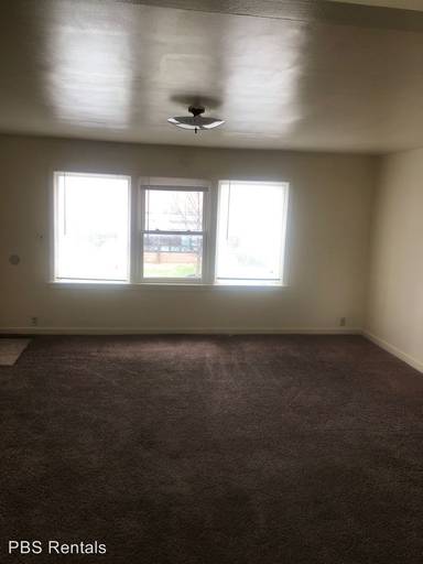 Main picture of 204 E 11th St