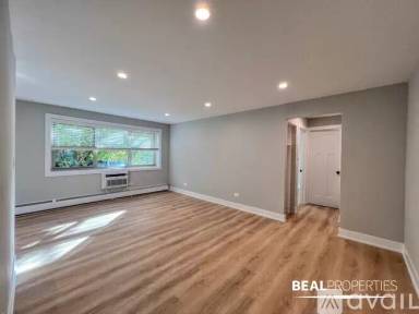 Main picture of 452 W Oakdale Ave