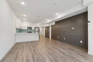 Main picture of 5745 Market St