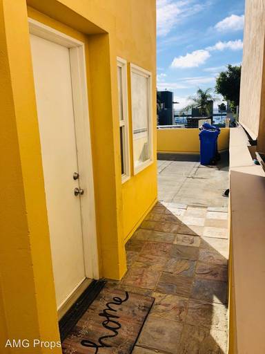 Main picture of 2038 India St