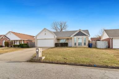 Main picture of 2800 N 55th Cir
