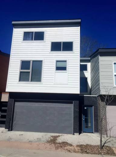 Main picture of 206 Highland Oaks Ln