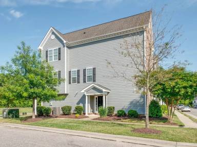 Main picture of 136 Daybeacon St