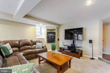 Main picture of 548 Manor Rd
