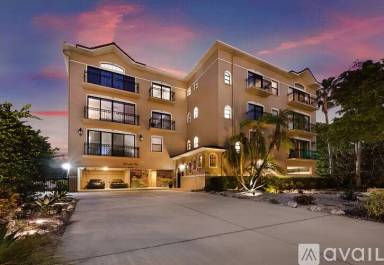 Main picture of 205 Golden Gate Pt