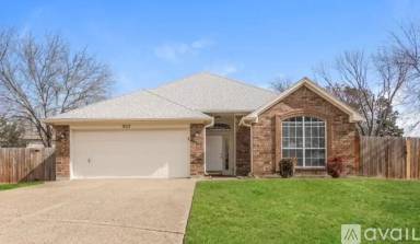 Main picture of 903 Hillwood Ct